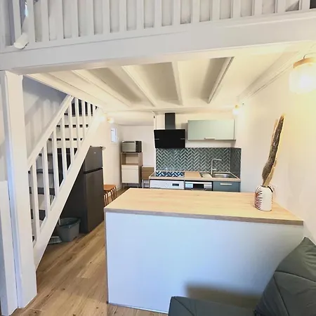 Holiday home Maisonnette Au Bord Du Marin Port *
